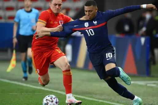 La France a battu le Pays de Galle 3-0 en match préparatoire à l'Euro.