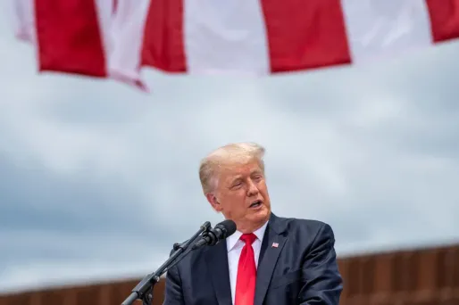 Donald Trump lance une plainte collective contre Facebook, Twitter, Google et leurs patrons.