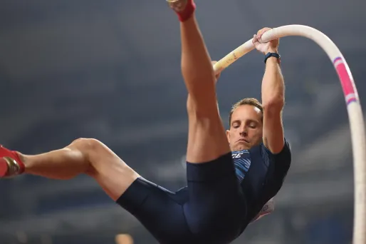 Renaud Lavillenie s'est blessé à l'entraînement à moins de deux semaines des Jeux olympiques.