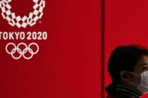 Deux sportifs présents dans le village olympique ont été testés positifs au coronavirus.