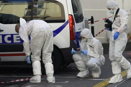 Les policiers ont interpellé trois personnes à Cannes.