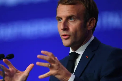 Emmanuel Macron a écarté la mise en place d'un confinement pour les non-vaccinés.