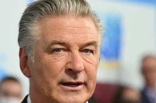 Alec Baldwin a tué accidentellement la directrice de la photographie Halyna Hutchins.