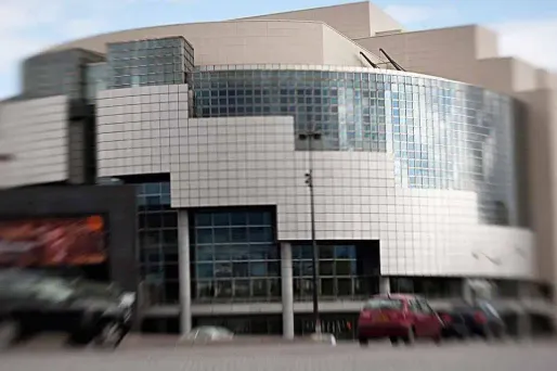 L'Opéra de Paris a repris les représentations samedi après 7 semaines de grève contre la réforme des retraites, en présentant "Les Contes d'Hoffmann" à Bastille.