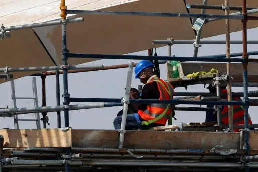 Des plaintes émanent des organisations Sherpa et Comité contre l'esclavage moderne et de sept ex-employés indiens et népalais.