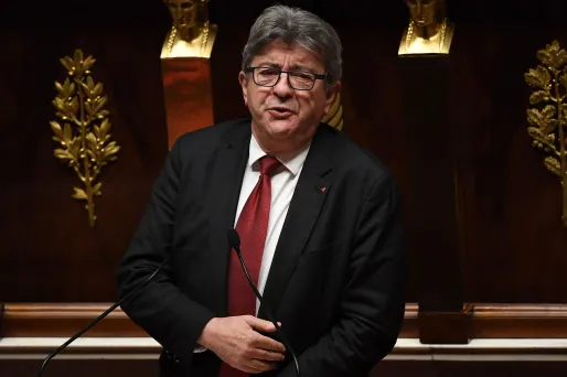 Retraites : Mélenchon propose à la gauche une motion de censure