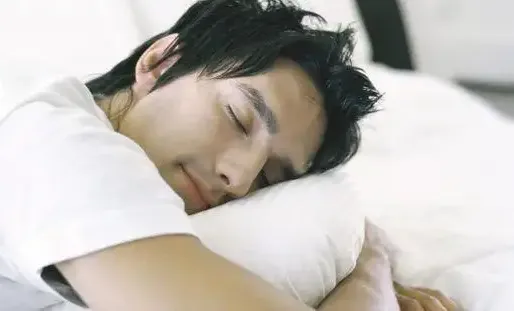 Un oreiller pour éviter... les ronflements !