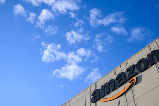 Face à la réduction du nombre de ses travailleurs, Amazon ne traite que les commandes prioritaires.