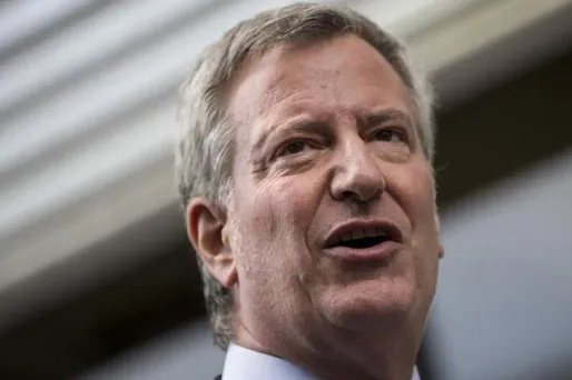 Bill de Blasio, maire de New York, craint de voir le nombre de morts augmenter dans les prochains jours.