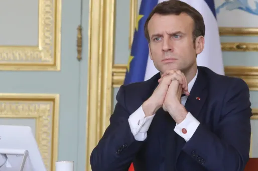 Les fêtes religieuses prévues en avril devront se tenir "sans rassemblement", prévient Emmanuel Macron