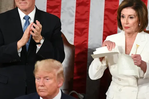 Nancy Pelosi déchire le discours de Trump MANDEL NGAN / AFP