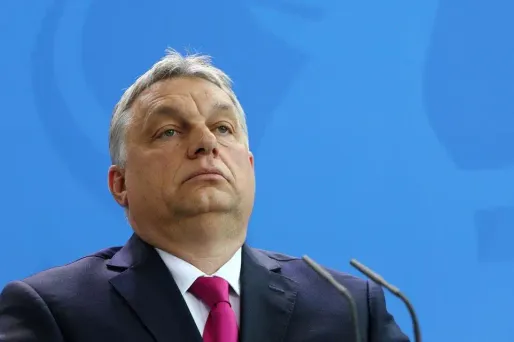 Viktor Orban peut désormais prolonger indéfiniment l'état d'urgence en Hongrie.