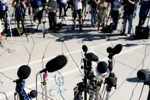 La confiance dans les institutions que sont les médias et les pouvoirs publics s'érode jour après jour.