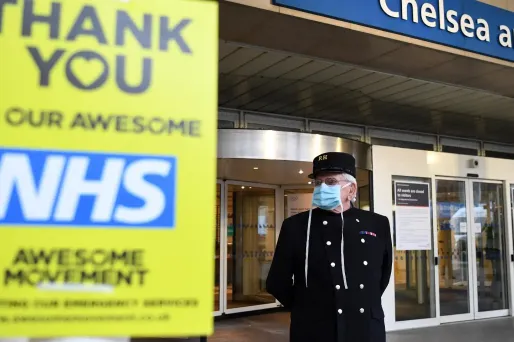 Au Royaume-uni, le bilan de l'épidémie intègre enfin les chiffres des maisons de retraites.
