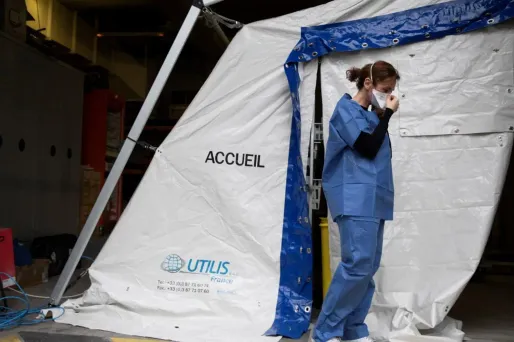 La France enregistre sa plus forte augmentation de cas de coronavirus en 24 heure, mardi.