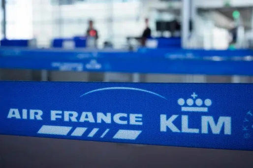 La compagnie aérienne néerlandaise KLM a annoncé vendredi qu'elle allait supprimer jusqu'à 2.000 emplois