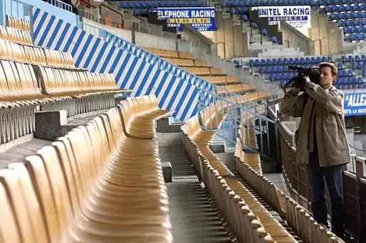 Tribune vide huis clos 2000x1000 AFP