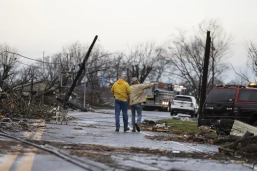 Les résidents de Cookeville, dans l'Etat du Tennessee, découvrent k'ampleur des dégâts causés par les récentes tornades.