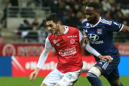 Face à l'épidémie de coronavirus, tous les matches de la Ligue 1 et de la Ligue 2 sont suspendus.