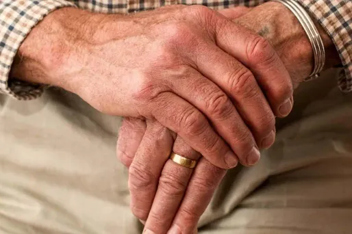 Les gendres et belles-filles peuvent être tenus de payer s'ils en ont les moyens (photo d'illustration).