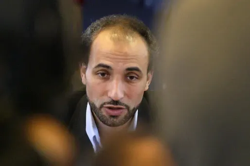 Tariq Ramadan est renvoyé devant le tribunal correctionnel pour avoir diffusé l’identité d'une des femmes qui a porté plainte contre lui (photo d'archives).
