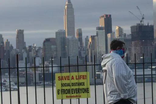 L'État de New York, avec Manhattan au second plan, est le plus touché par le coronavirus aux États-Unis.