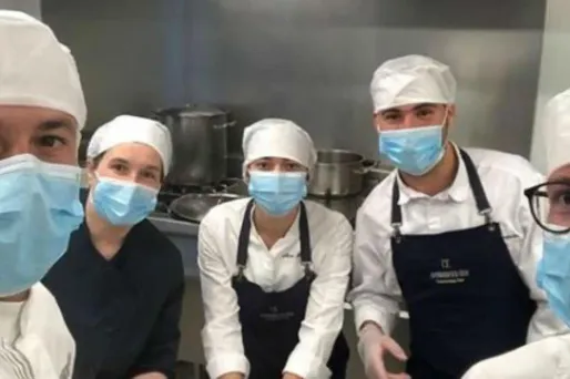 Christophe Hay et son équipe sont mobilisés et cuisinent pour les résidents des Ehpad.