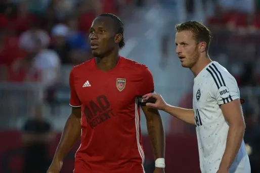 L'hôpital se situe dans un quartier populaire de la ville d'Abidjan.