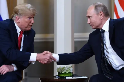 Donald Trump et Vladimir Poutine ont salué l'accord de l'Opep et ses partenaires sur une baisse historique de la production de pétrole. (photo d'illustration)
