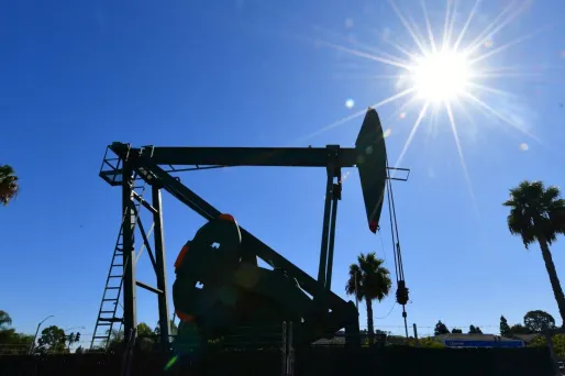 Pétrole : le prix du baril coté à New York repasse en clôture au-dessus de zéro