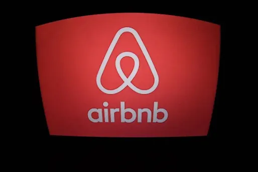 Airbnb va licencier le quart de ses effectifs dans le monde.