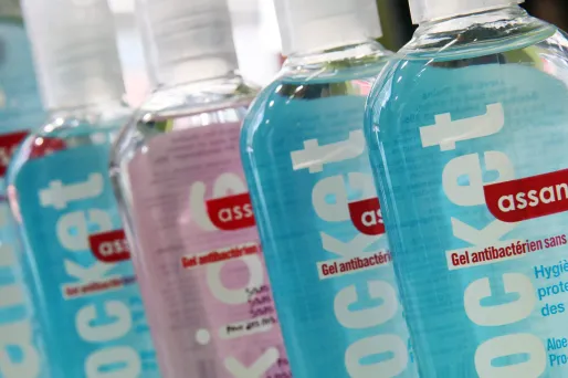 Les prix du gel hydroalcoolique sont plafonnés entre 2,64 et 4,4 euros selon les tailles, et ce jusqu'au 10 juillet.