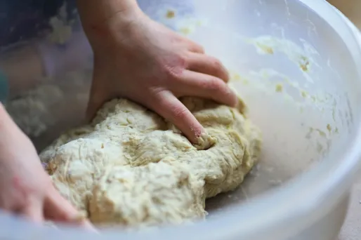 De nombreux Français se sont essayés à la confection de pain maison pendant le confinement (photo d'illustration).