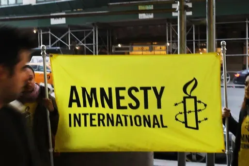 Pratiques policières pendant le confinement : Amnesty International dénonce des cas de violations des droits humains