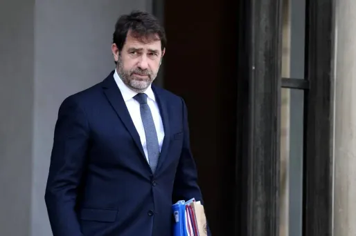 Christophe Castaner a martelé "très fermement" jeudi que "dégrader ou casser une statue" était "un délit" et était "illégal".