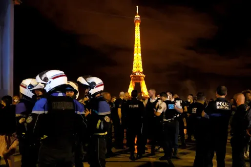 Des policiers ont manifesté dimanche soir à Paris pour protester contre les annonces de Christophe Castaner.