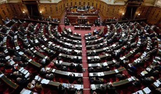 Les sénateurs ont limité les restrictions que pourra prendre le gouvernement jusqu'à l'automne. Photo d'illustration.