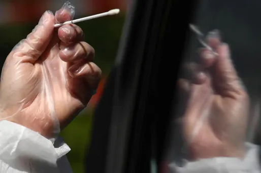 Coronavirus : 30.209 morts en France, la circulation virale reste "soutenue"