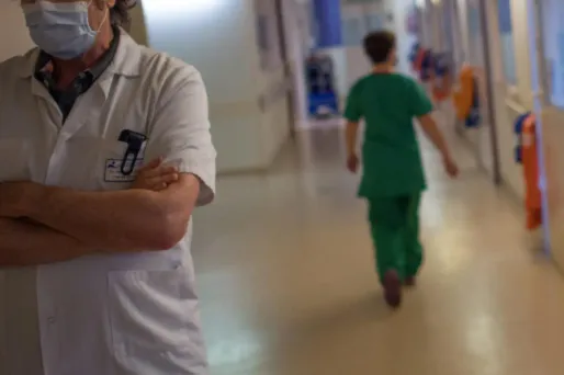 Coronavirus : 30.254 décès en France, les réanimations ne baissent pas