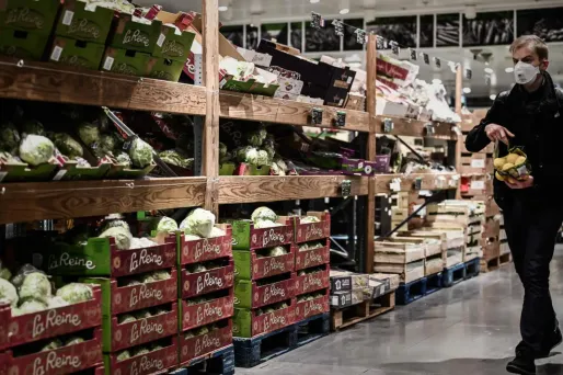 Le port du masque devient obligatoire dès lundi dans tous les espaces publics clos.