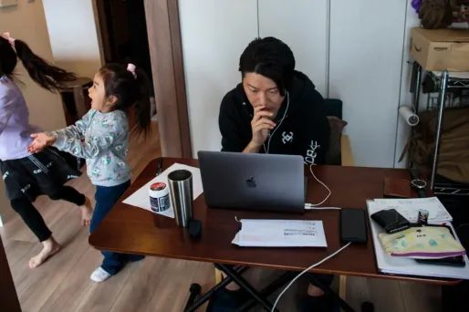 Aucune indemnisation et donc de prise en charge au chômage partiel ne pourra être possible pour les parents pour qui l'école de leur enfant est ouverte (photo d'illustration).