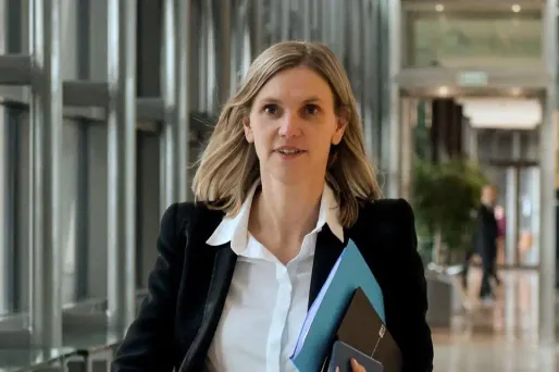 Agnès Pannier-Runacher a indiqué que la France pourra produire 100 millions de masques sanitaires.