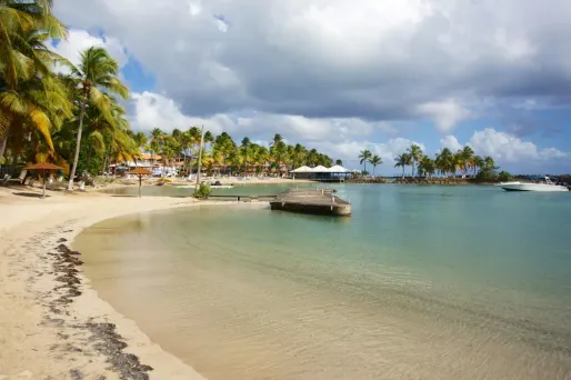 Les plages de Guadeloupe seront désormais fermées pendant les heures habituelles d'affluence.