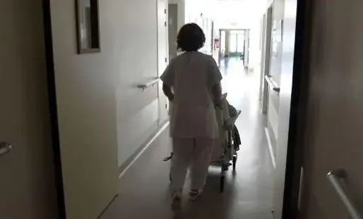 L'Ehpad "n'avait pas connu antérieurement de cas positifs chez les résidents et les salariés", selon l'ARS.