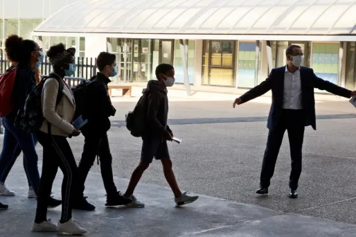 Le gouvernement a tranché en défaveur des distributions gratuites de masques pour les collégiens et lycéens.