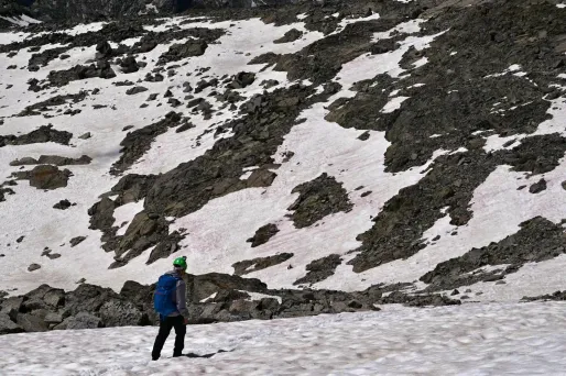 Le glacier de Presena en Italie affiche une couleur rose inhabituelle qui intrigue les scientifiques.