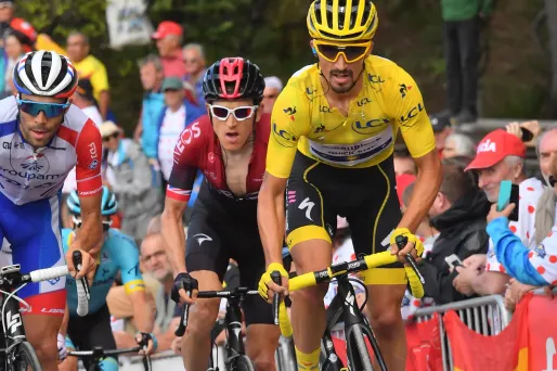 Les Français Thibaut Pinot (à gauche) et Julian Alaphilippe (en jaune) tenteront cette année encore d'animer le Tour, malgré les circonstances