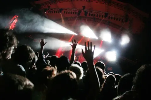 Le gouvernement a annoncé mercredi de nouvelles mesures de restriction sanitaire face à la progression du coronavirus, notamment en ce qui concerne les rassemblements.