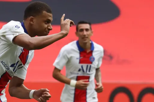 Kylian Mbappé vient d'inscrire son but sur pénalty contre Nice, dimanche, lors de 4ème journée de Ligue 1