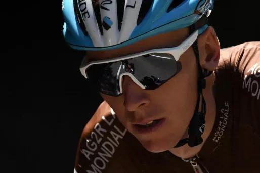 Romain Bardet, qui souffre d'une commotion cérébrale après sa chute, doit abandonner le Tour de France au soir de la 13e étape